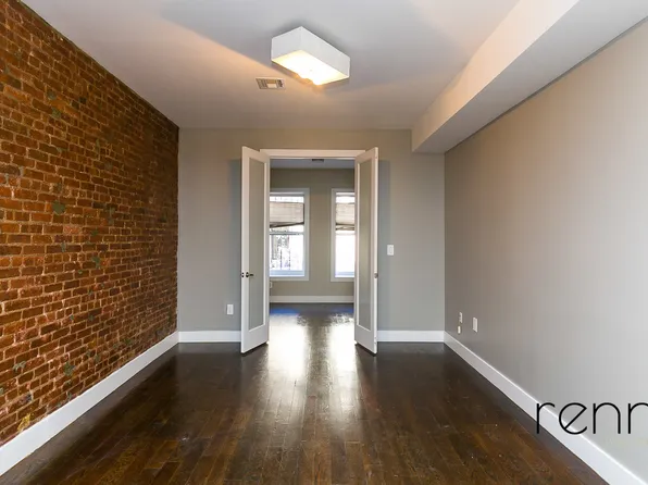 205 Street James' Place image 2 of 26