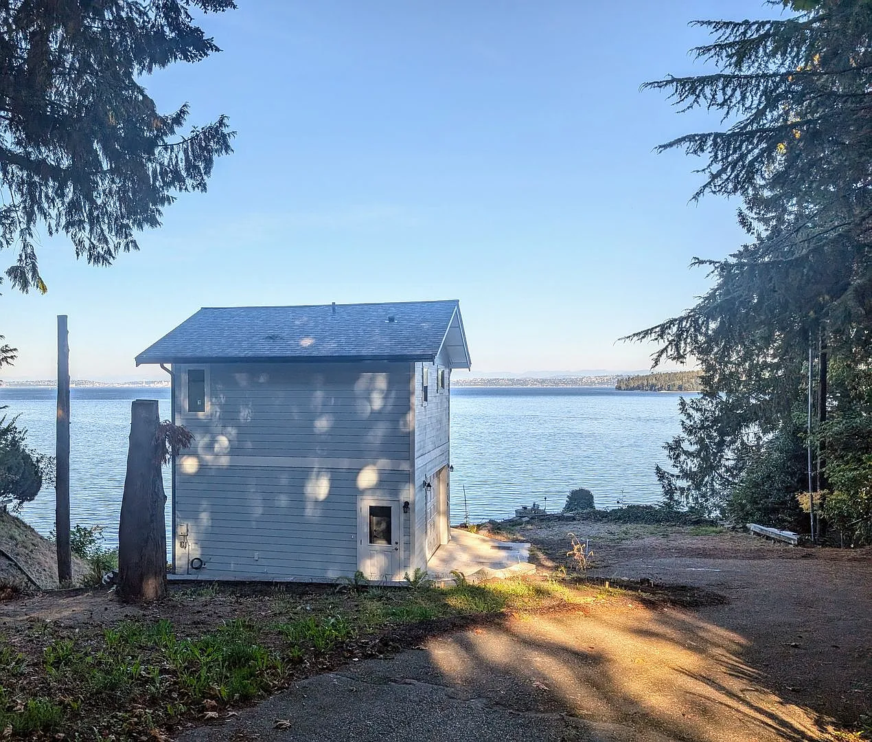 Like New Water View Studio W. Garage! Utilities Incl. Available 10/10 — Photo 1