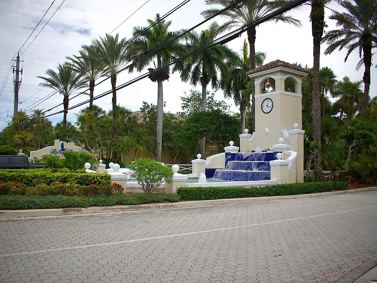 4907 Pelican Mnr — Photo 40