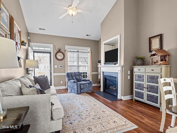 3rd image of 4606 A Rochester Court NW