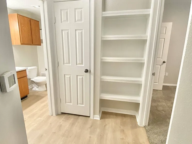 At Vance Jackson, we have all you need to feel right at home. Located in beautiful San Antonio, our prime location is near many restaurants, retail, and much more.