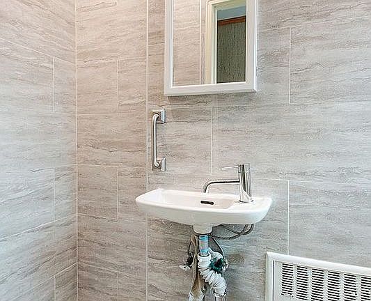 5th image of 945 Schenck Ave #1