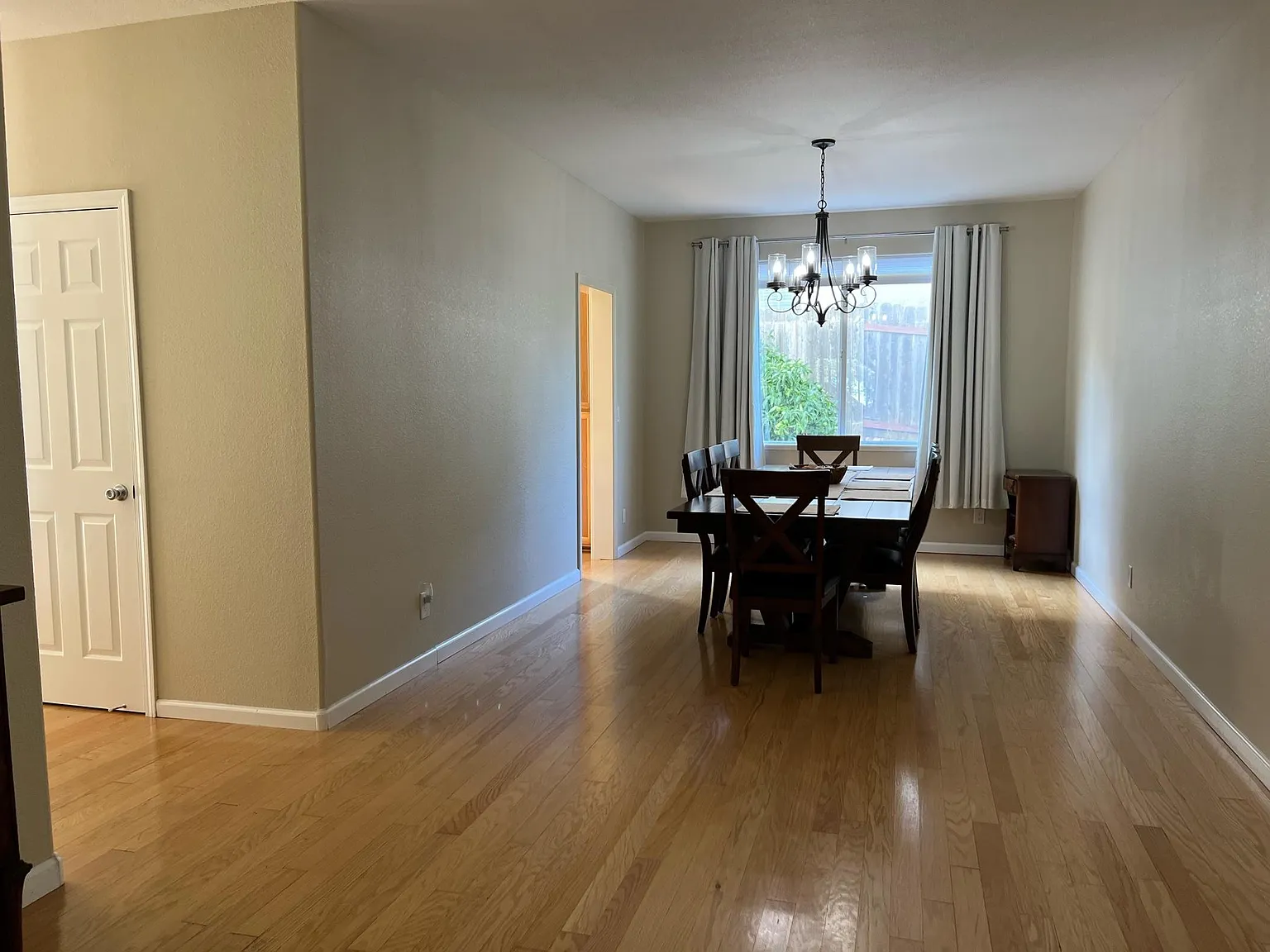 4 bed, 3.5 bath, 3200 sqft, $875 — Photo 4