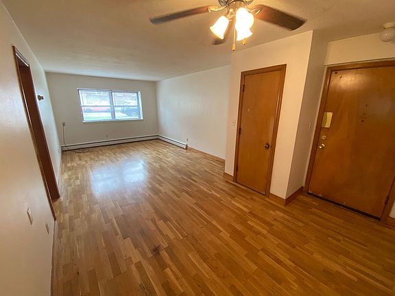 2nd image of 903 St Clair Ave APT 1
