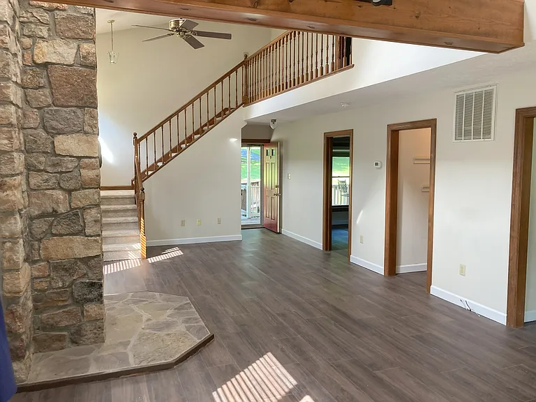 163 Hickory Ln — Photo 3