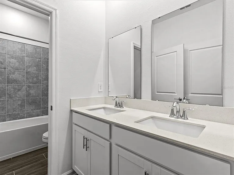 2952 Armstrong Ave — Photo 14