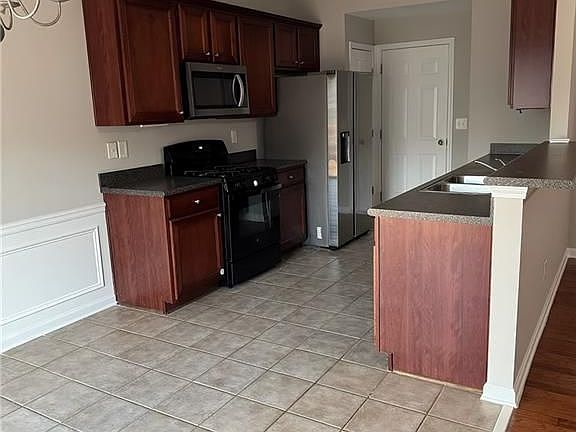 5th image of 160 Finchley Dr