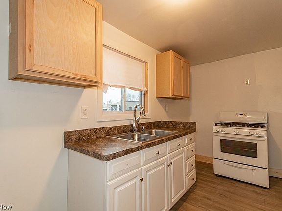 4th image of 12422 Grimsby Ave