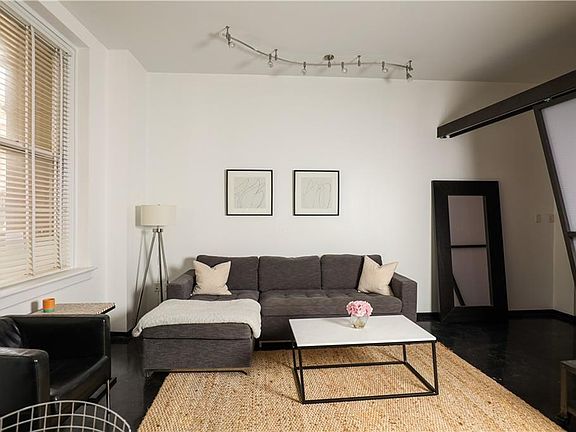 5th image of 334 Carondelet St APT 205