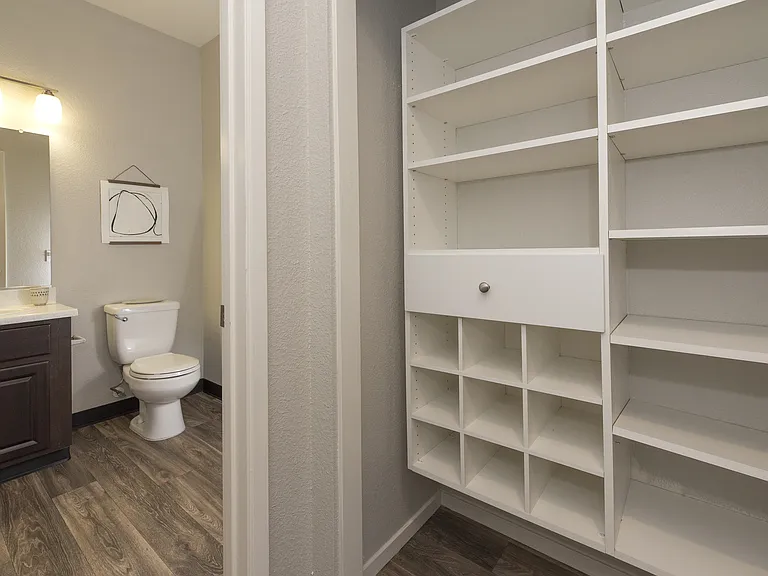Somerfield at Lakeside Apartments — Photo 6
