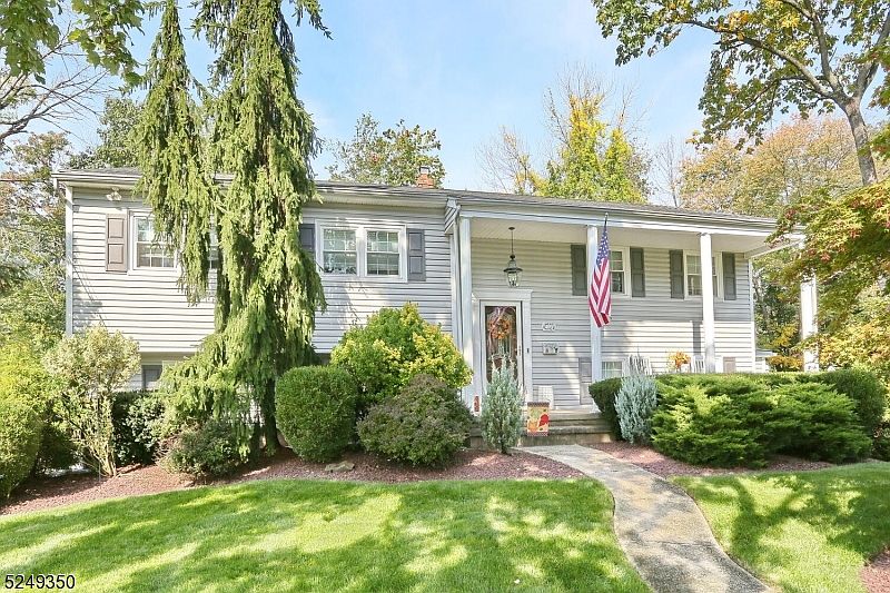 493 Hobart Rd, Paramus, NJ 07652 Zillow