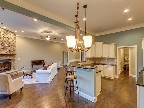 5th image of 203 Westwoods Dr