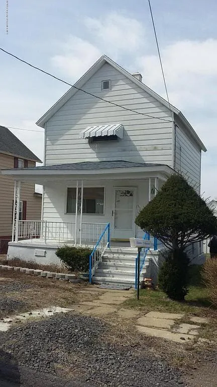 313 Gibbons St photo 1