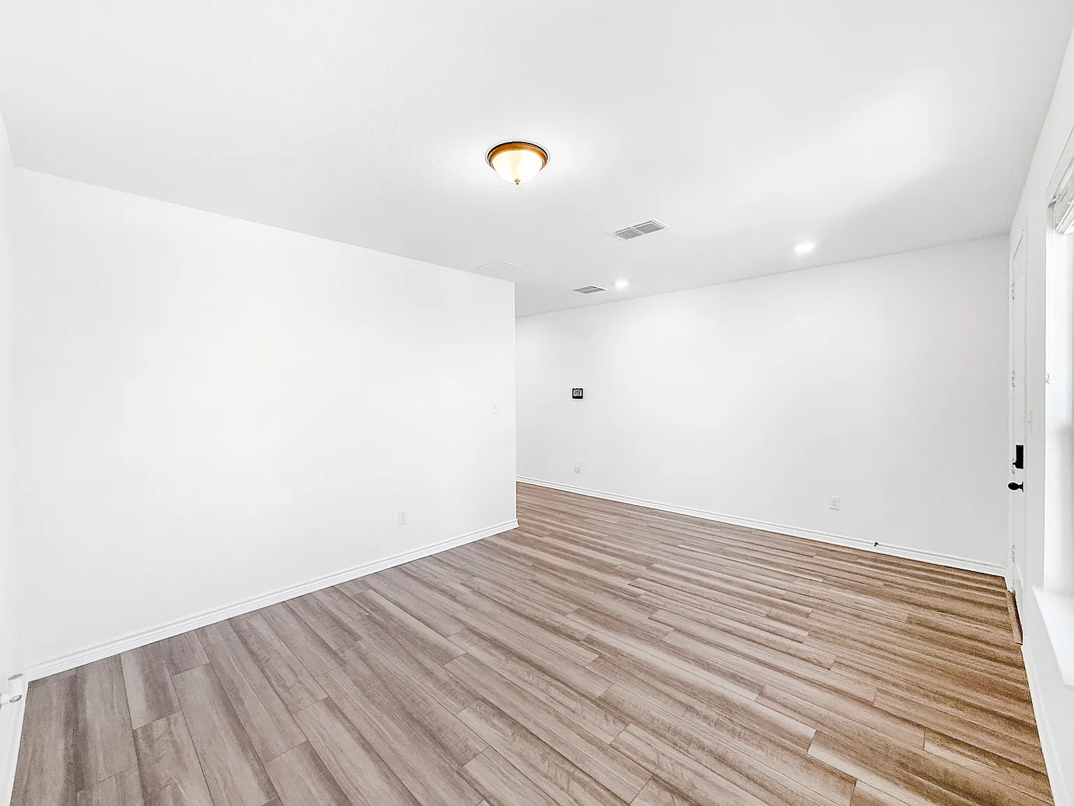 5 bed, 3417 sqft, $2,600 — Photo 4