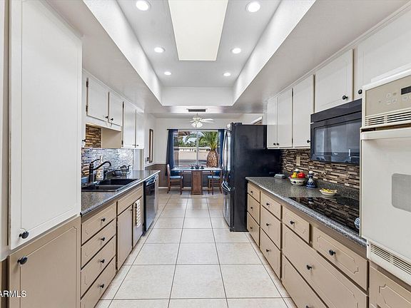 3rd image of 9721 W GREENWAY Road