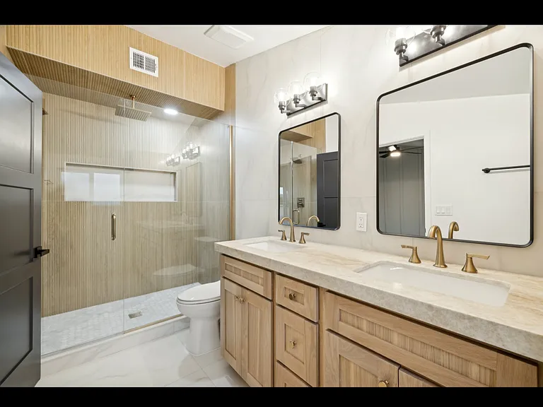 1216 W Rovey Ave — Photo 17