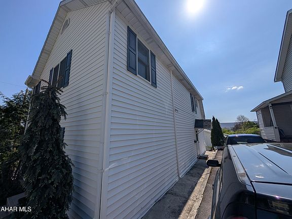 4th image of 2611 5th St