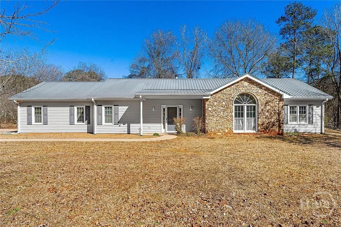 3 bed, 2.0 bath, 1632 sqft, $1,590 — Photo 1