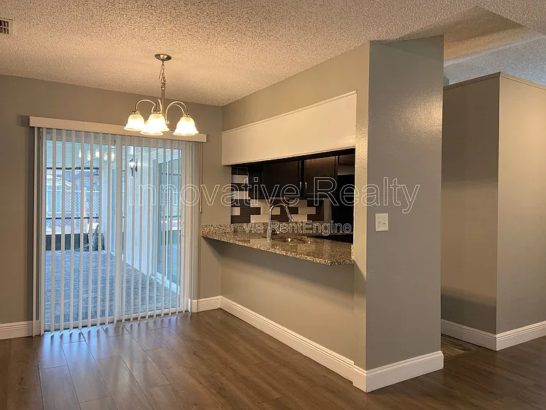 1025 Derbyshire Dr — Photo 5