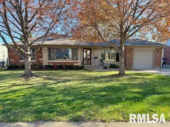 1121 N 4th St, Clinton, IA 52732