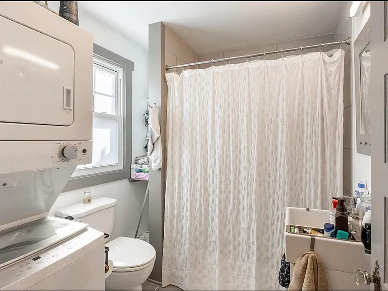 204 Woodrow Ave #B — Photo 5