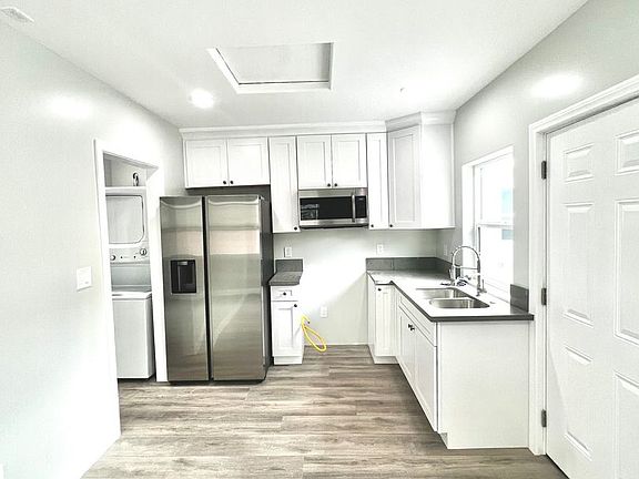 3rd image of 213 Doncrest St #D