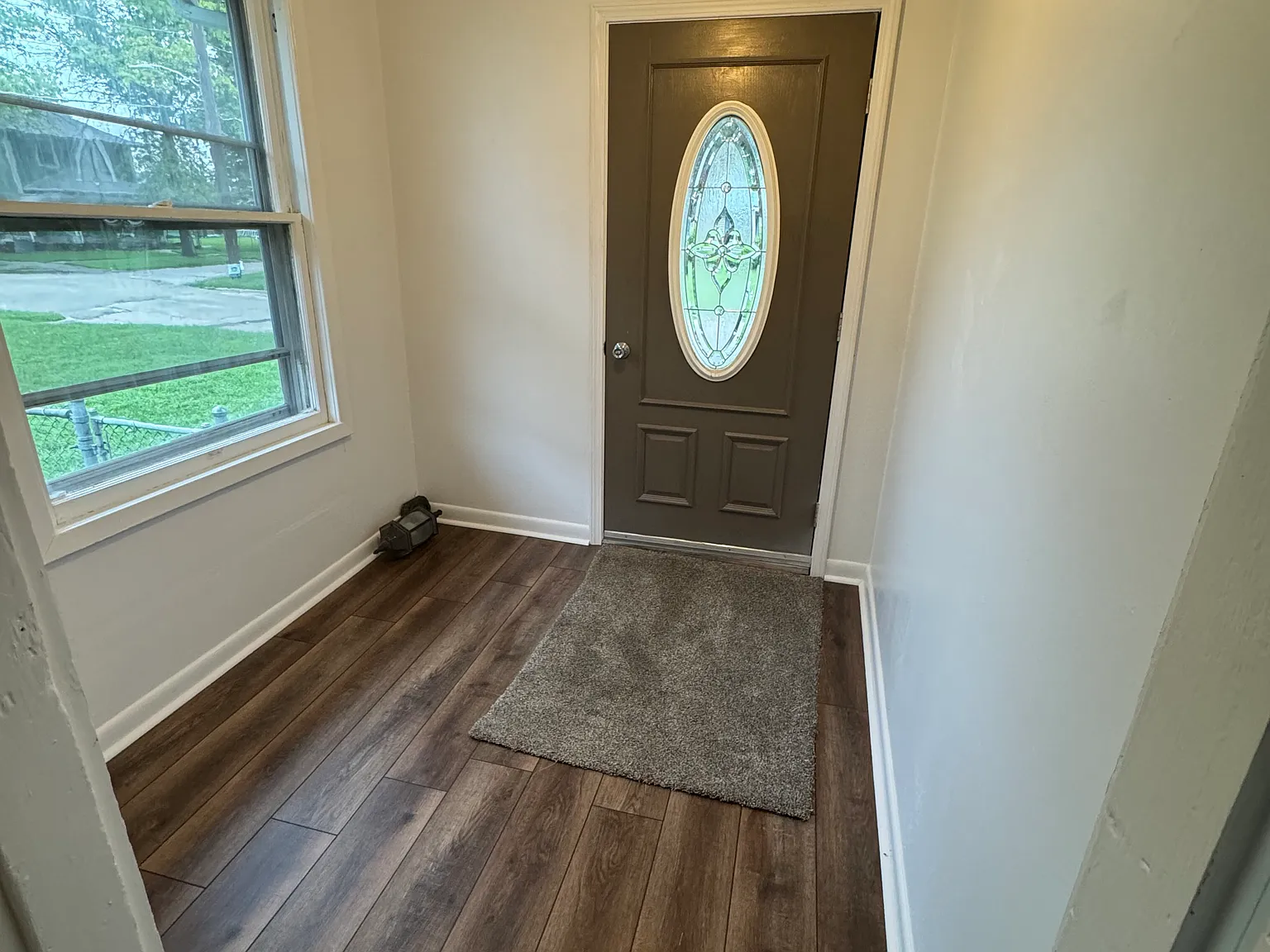 2 bed, 1.5 bath, $900 — Photo 2