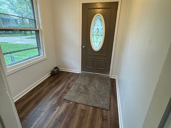2nd image of 102 E Walnut St