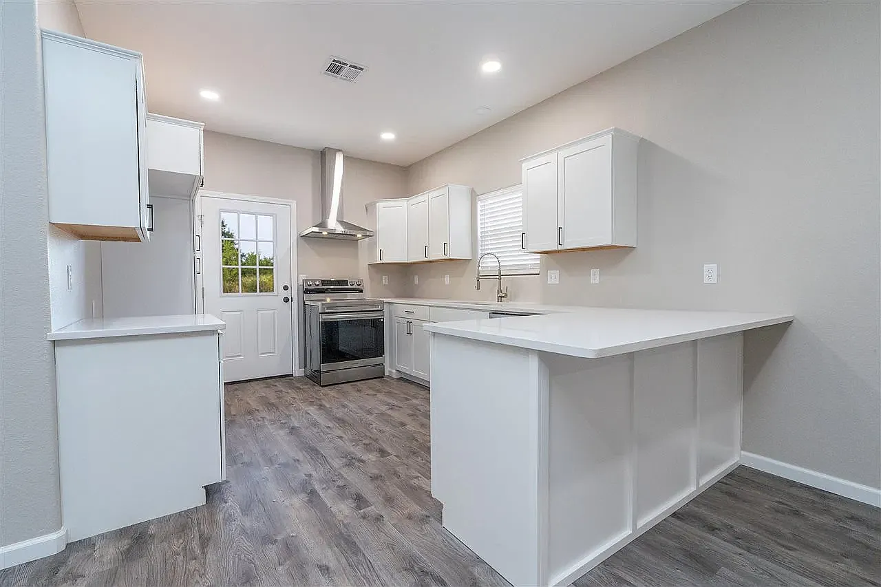 3 bed, 1218 sqft, $1,800 — Photo 4