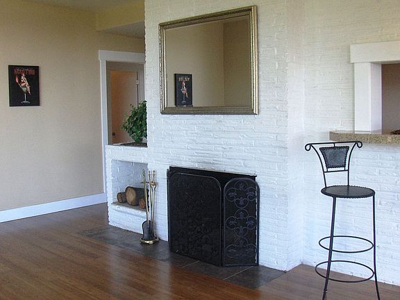 Open Living Room w/Real Fireplace 