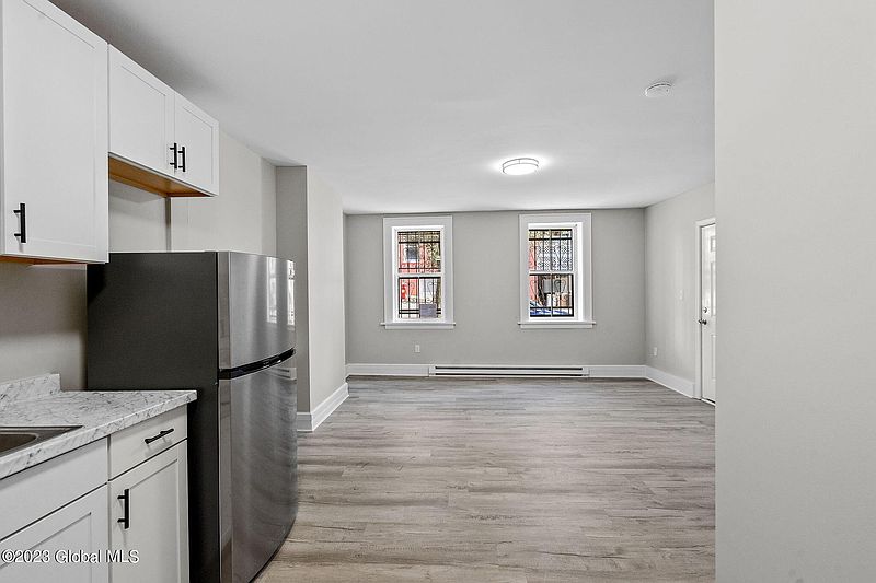 4th image of 34 Park Avenue