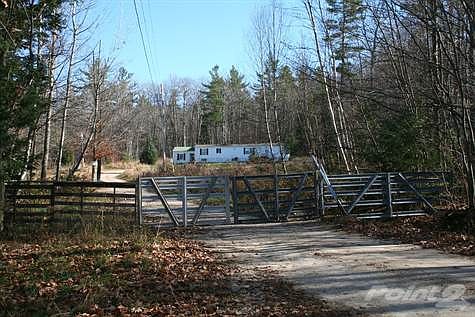 Farmers gate to keep horses safe