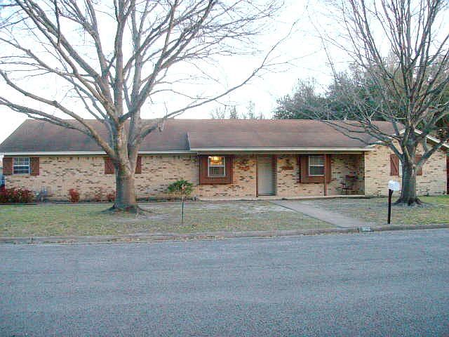 1st image of 902 W Billington Dr