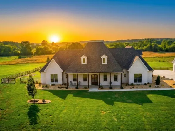 29 Ravenfield Rd, Taylorsville, GA 30178