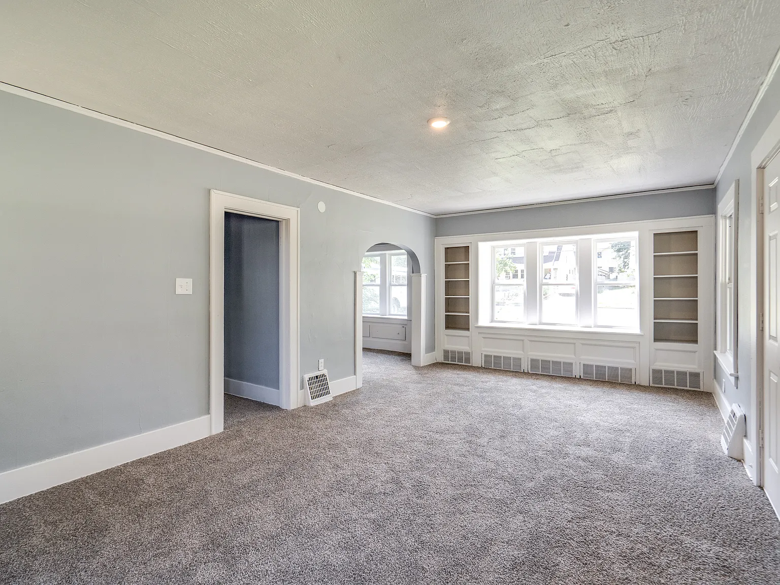 3 bed, 1.5 bath, 1752 sqft, $1,260 — Photo 3