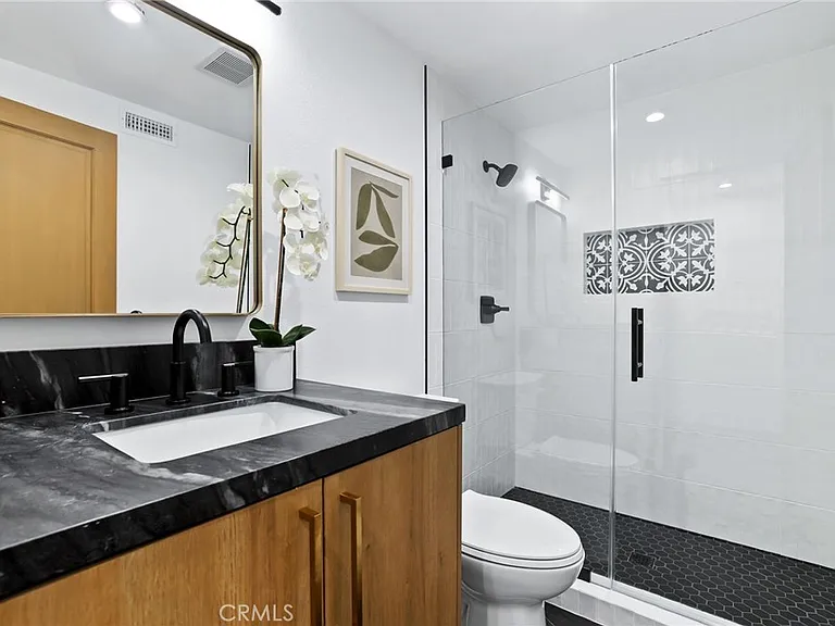 3889 Humboldt Dr — Photo 20