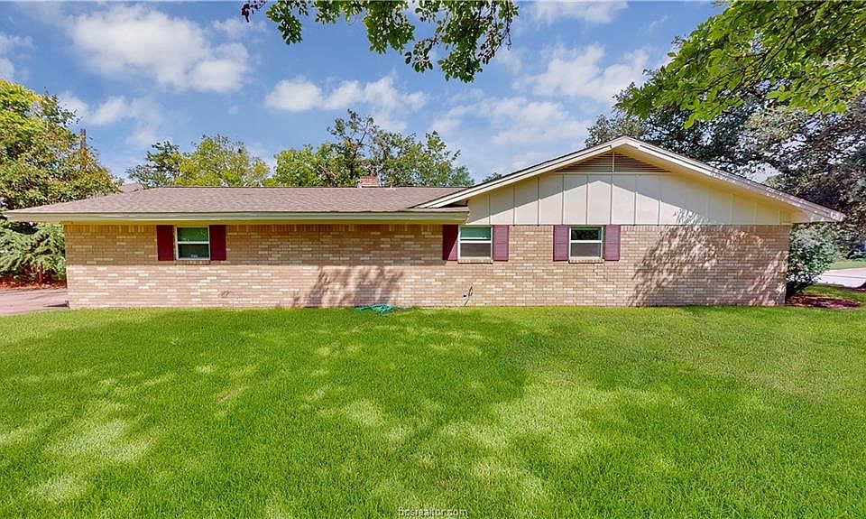 1st image of 205 Redmond Dr
