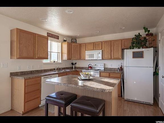 3rd image of 483 W Granary Pl