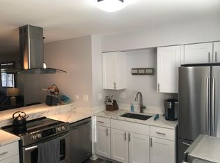 1430 Lehigh Ave APT B1, Glenview, IL 60026