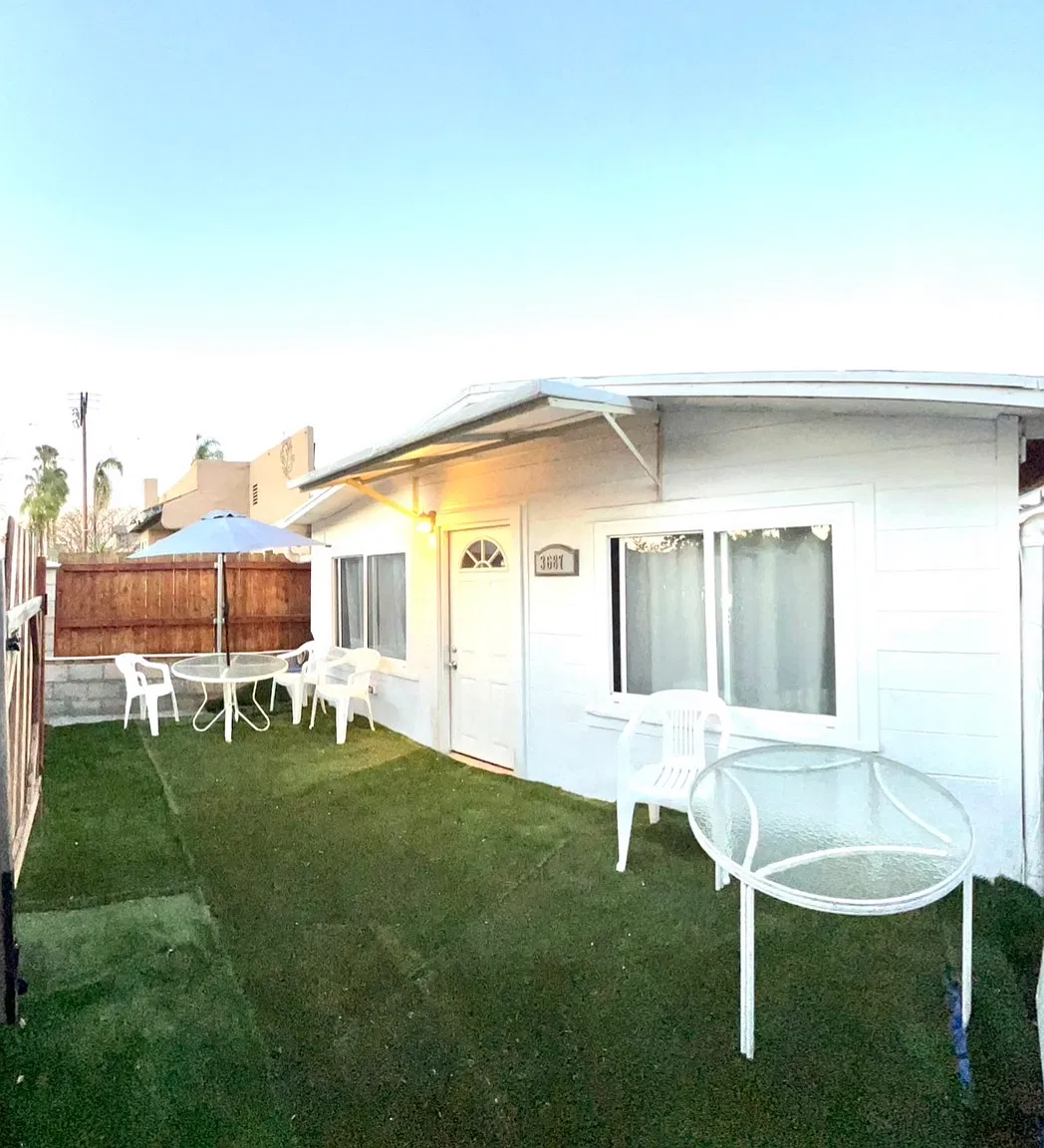 2 bed, 900 sqft, $2,700 — Photo 1