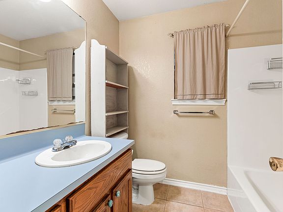 4th image of 1502 Oak Knoll Ln