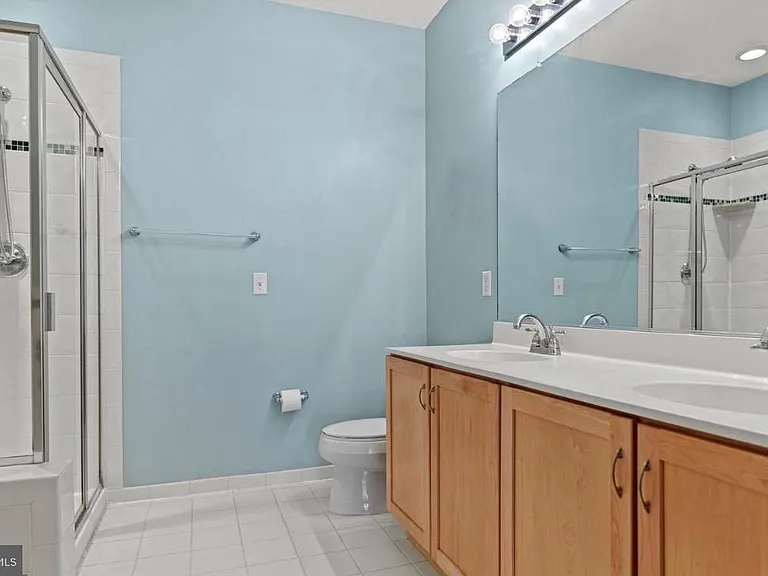 200 W Elm St #1207 — Photo 8
