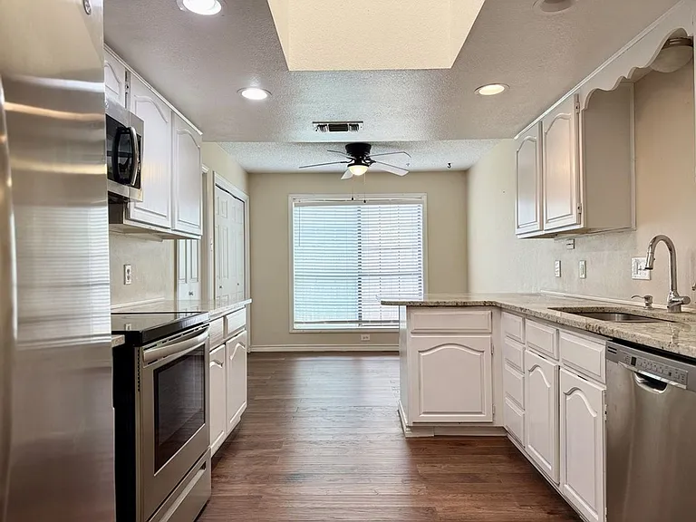 2601 Idlewilde Dr — Photo 9