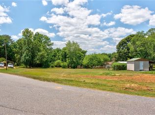 132 Shell Rd #8, Reidsville, NC 27320