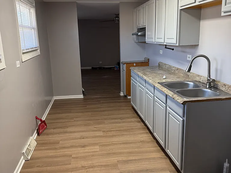 16302 Plymouth Dr — Photo 2