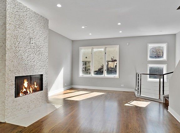 4th image of 448 N Carpenter St Unit H