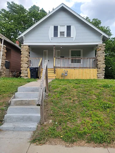 4043 Woodland Ave Photo 1