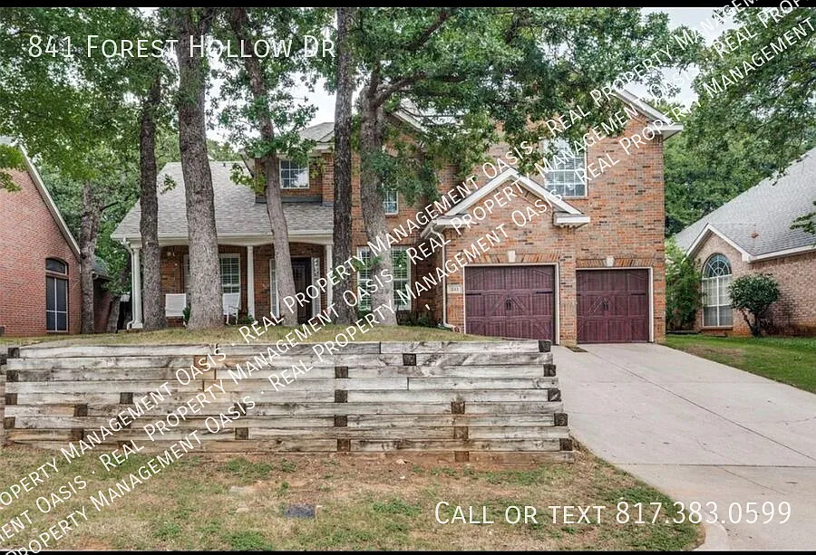 5-Bedroom Pool Home in Hurst Energy-Efficient & Convenient — Photo 1