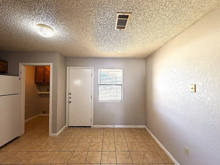 306 North Dr #B — Photo 5