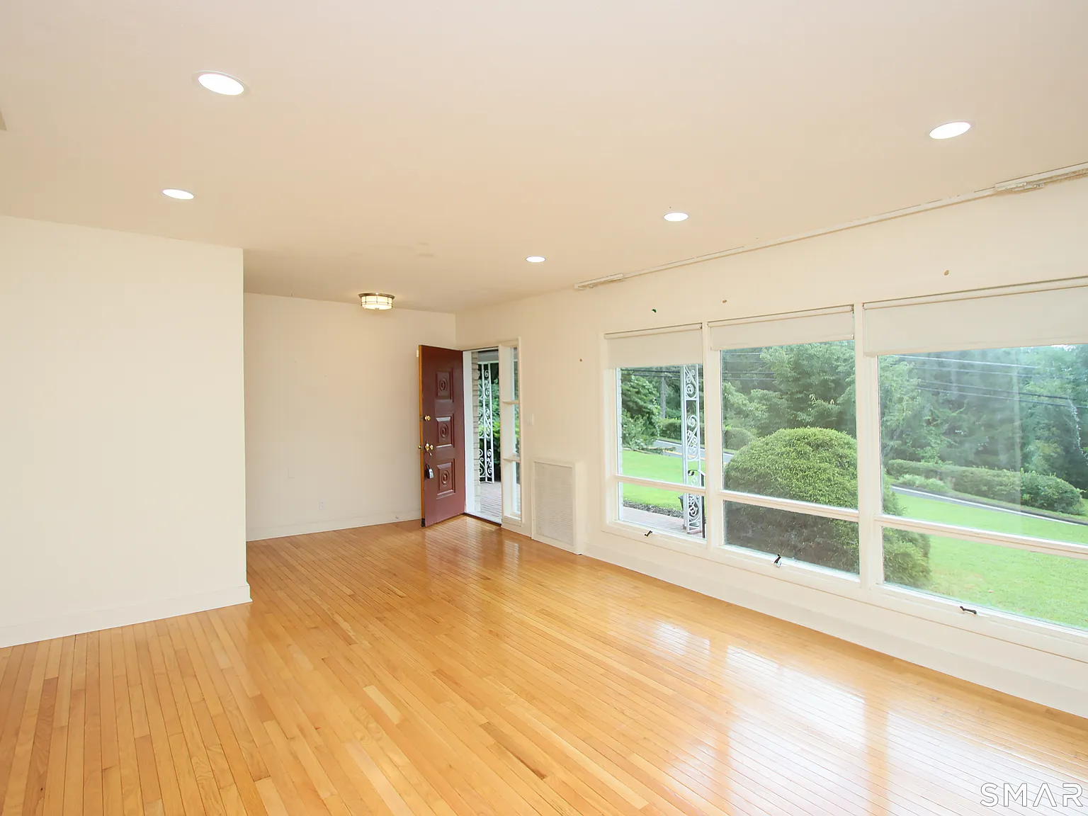 3 bed, 2.5 bath, 1996 sqft, $3,200 — Photo 4